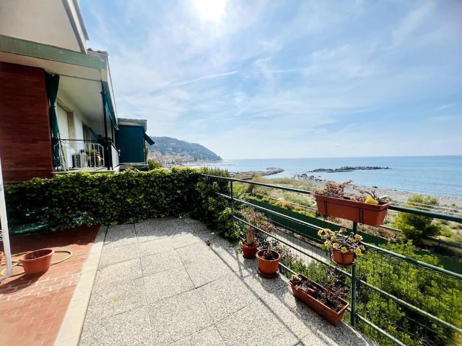 Suite A 2 Passi Dalla Spiaggia - Ospedaletti Exterior photo